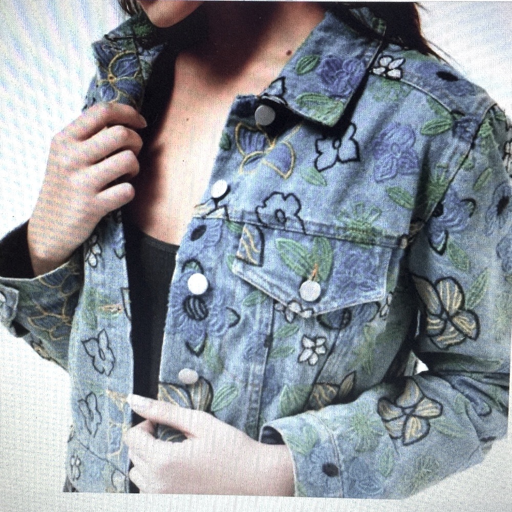 Urban Outfitters Cropped Embroidered Trucker Denim Jacket Sz M